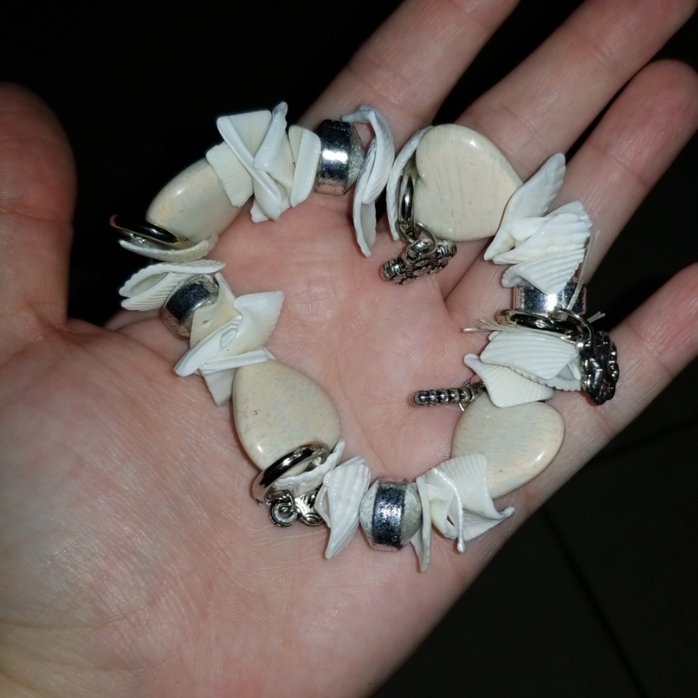 Shell bracelet - Picture 2 of 3